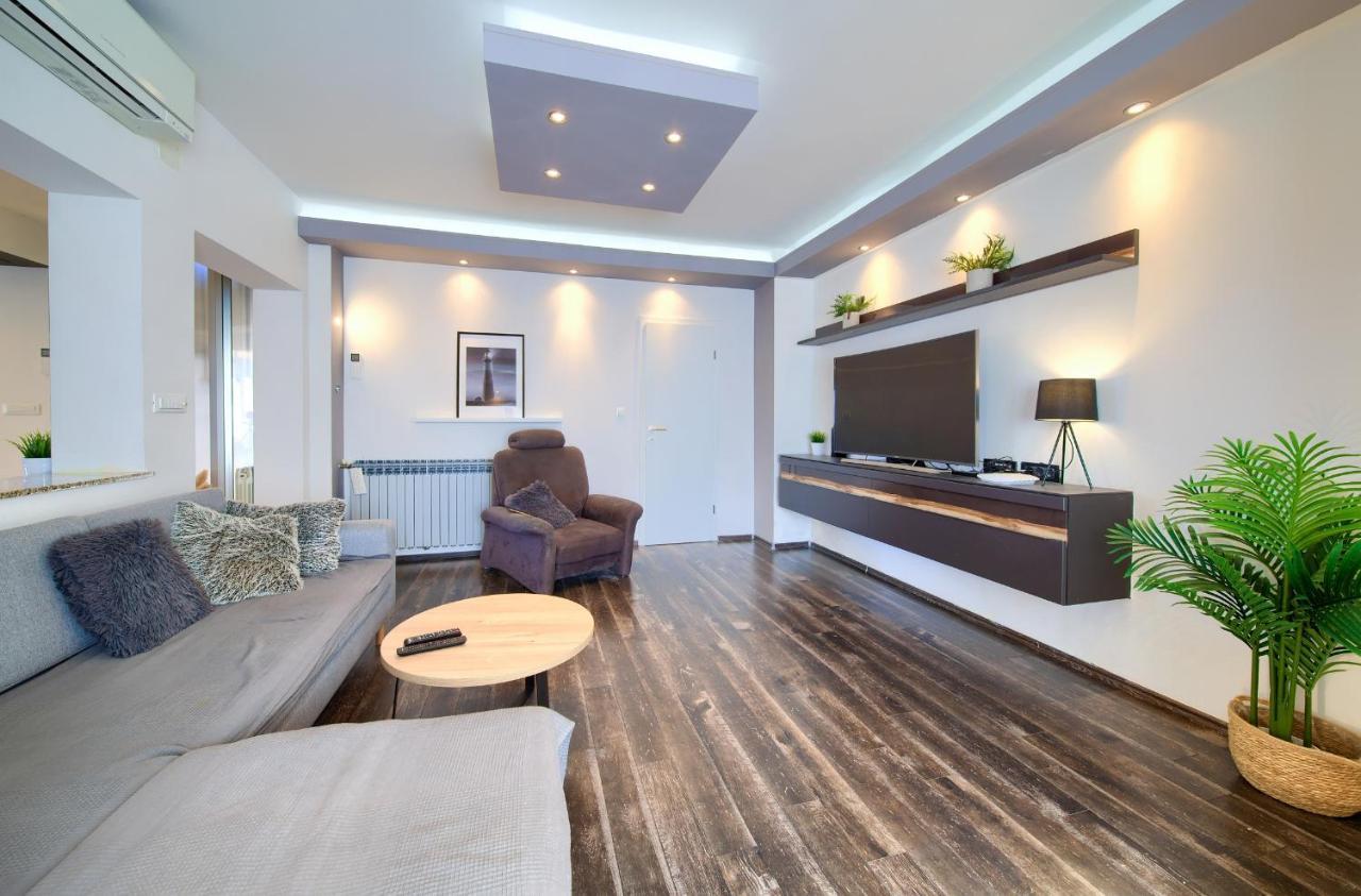 Luxury Vanessa, Apartment