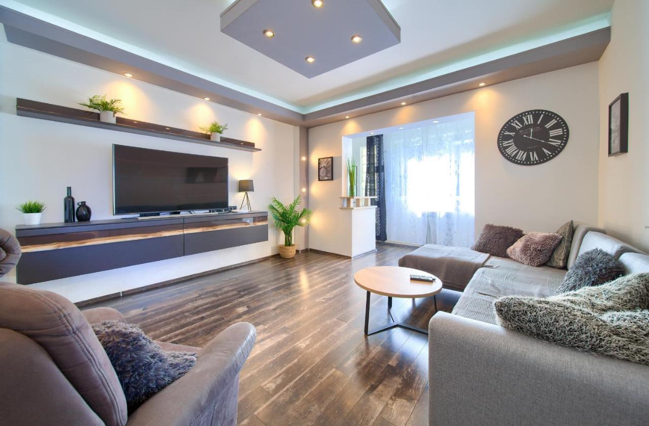 Luxury Vanessa, Apartment