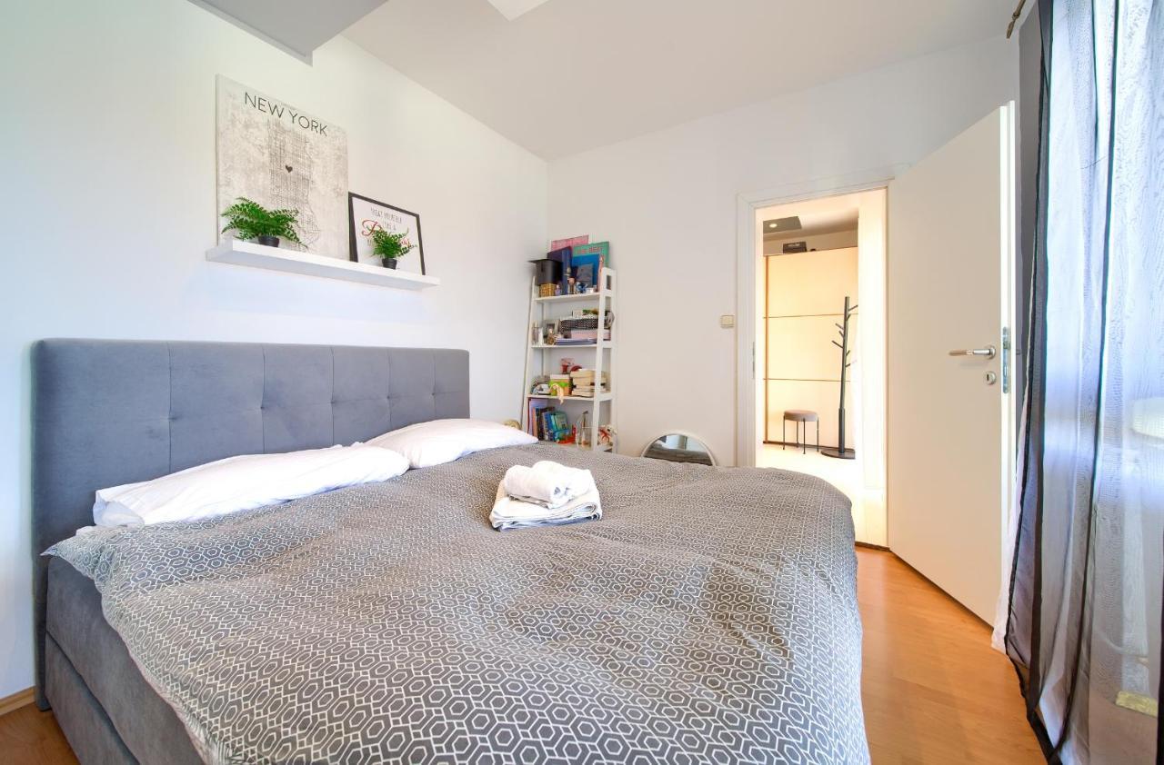 Luxury Vanessa, Apartment