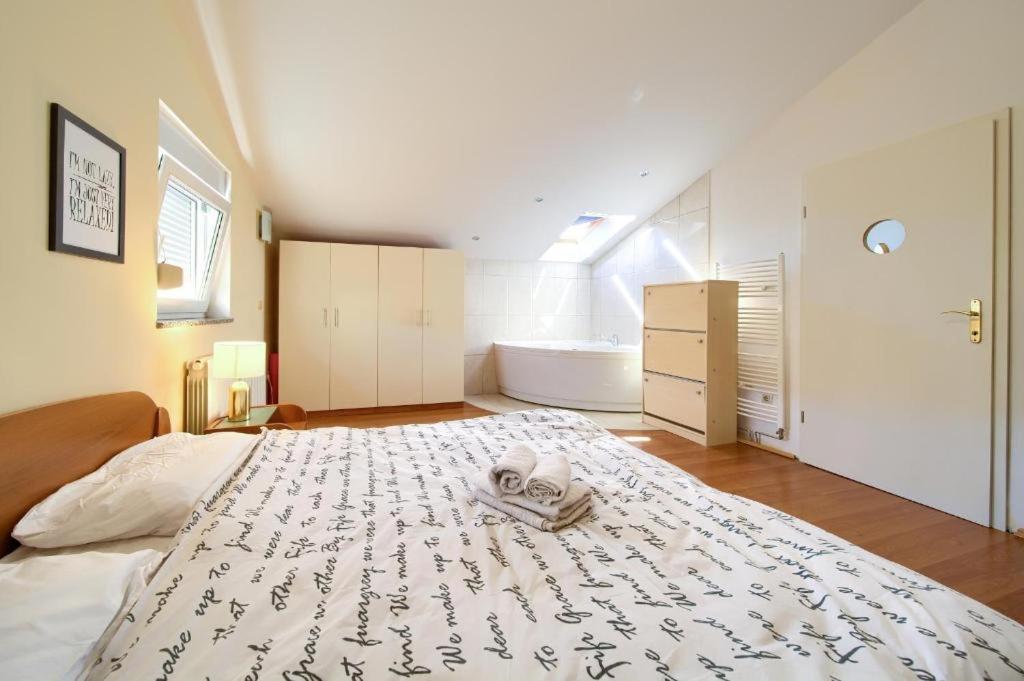 Luxury Vanessa, * Njivice