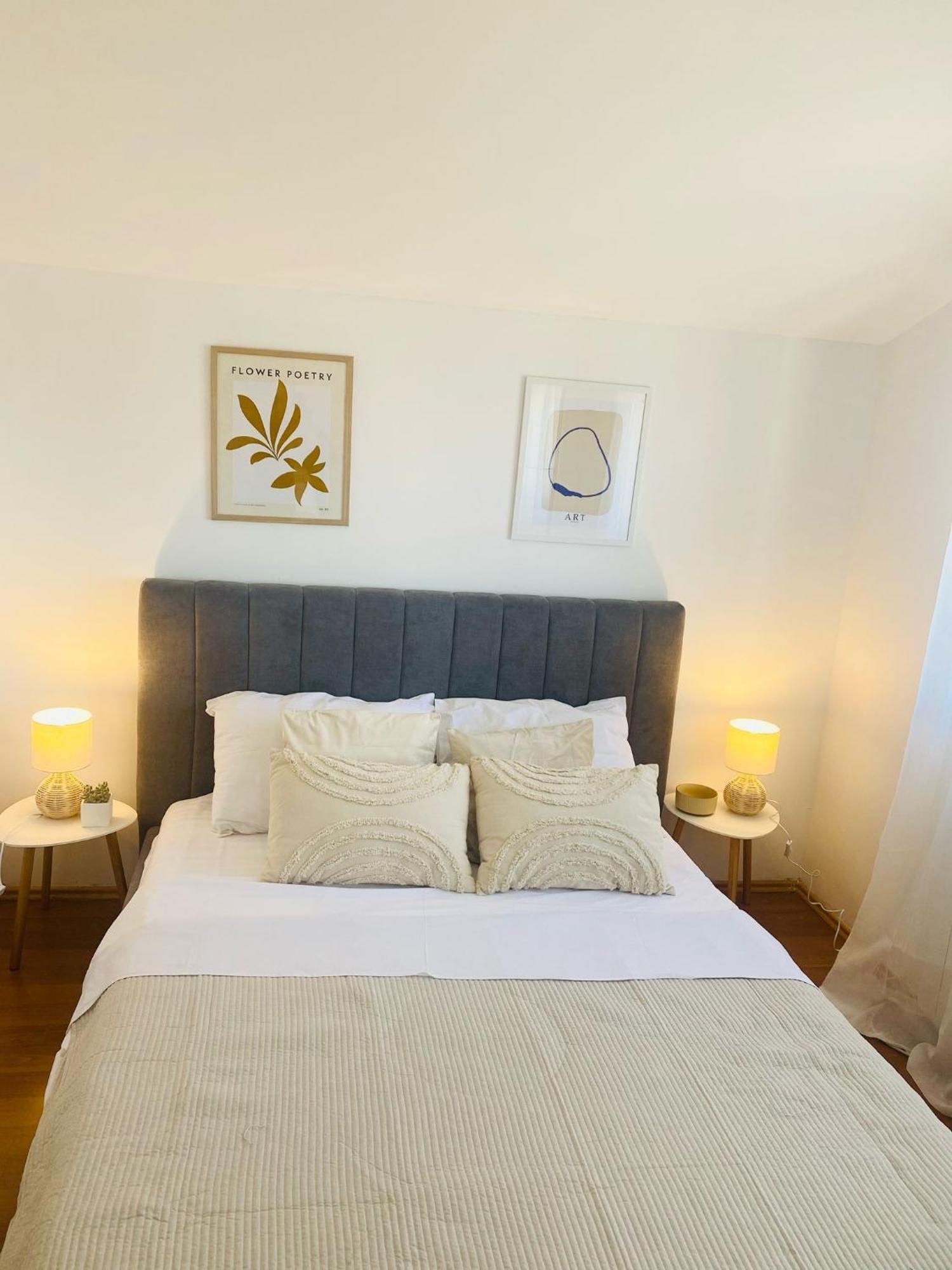 Luxury Vanessa, * Njivice